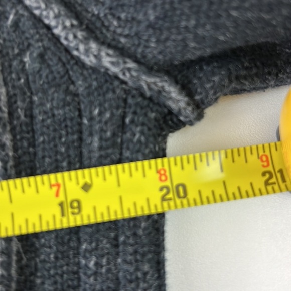 Men's Black Graphic Guess  Sweater - Picture 5 of 8